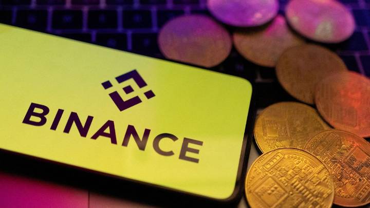 Olvida su DNI en una barbería y le suplantan la identidad en webs de criptomonedas y de apuestas