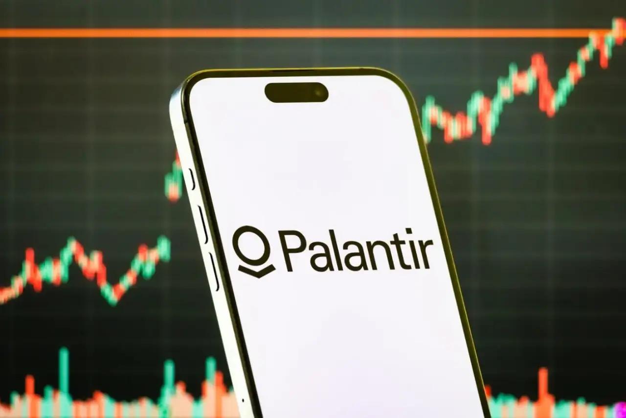 Acciones de Palantir caen más del 9% mientras que los títulos de IA como NVIDIA y Meta se enfrían