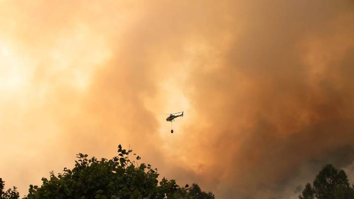 El avance de los incendios de León obliga a nuevas evacuaciones en una decena de localidades
