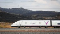 Viajeros "decepcionados" con Renfe tras la reapertura Galicia-Madrid: "Gastamos 600 euros más"