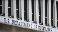 La Administración Trump amenazó con imponer sanciones a las escuelas públicas de Denver por el uso de baños de “género neutro”