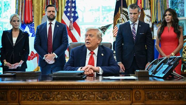 Trump says National Guard is at the ready but hedges on Chicago plans