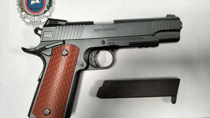 Denunciado por exhibir un pistola de aire comprimido delante de la gente en Huesca