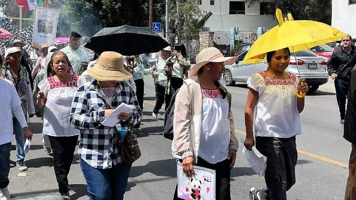 Tradición de 100 años: Peregrinan de Maguel Blanco al exconvento de San Miguel Arcángel