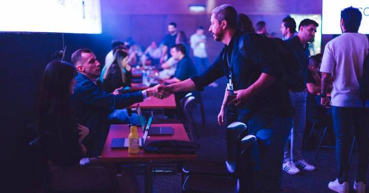 Conexión Summit 2025: corporativos e inversionistas escucharán a emprendedores en un modelo innovador en Medellín