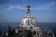 Destructores de EEUU se dirigen a aguas de Venezuela mientras Trump busca presionar a los cárteles