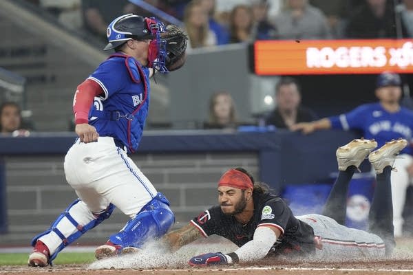 Blue Jays rally to beat Twins 9