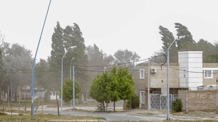 Nueva alerta amarilla por fuertes vientos en cinco provincias: qué precauciones deben tomar