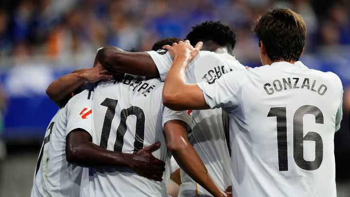 El Real Madrid asedia y golea al Oviedo en la vuelta a Primera del Tartiere