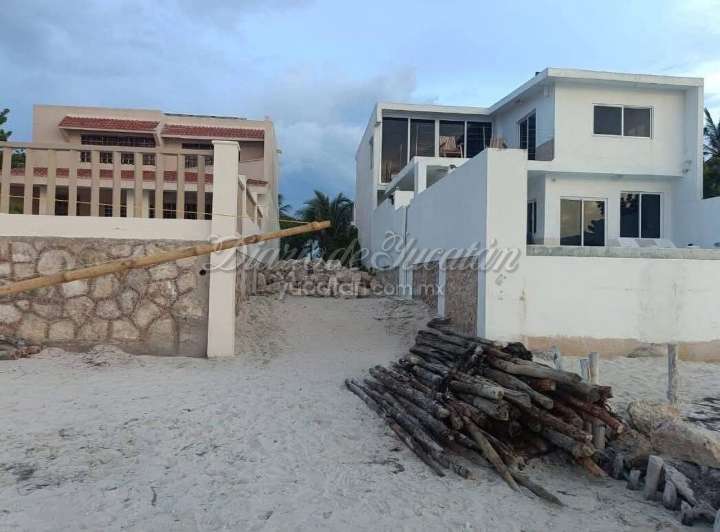 Vecinos denuncian bloqueo de acceso público a la playa en Chelem, Progreso