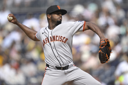 Machado logra tres impulsadas y Padres vencen 8-4 a Gigantes para llevarse la serie