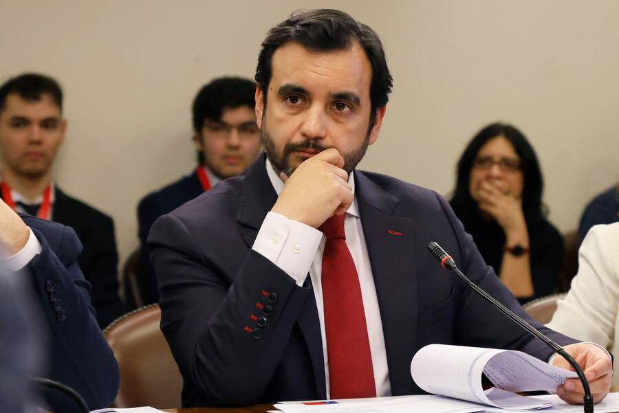 Ministro Gajardo ofreció disculpas por sus dichos respecto a cuerpos de víctimas en El Teniente
