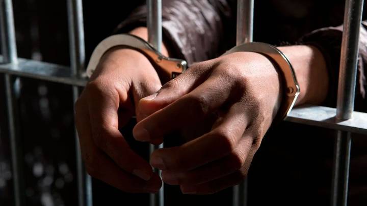 Condenan a peluquero a 8 años y 6 meses de prisión por abuso de una menor