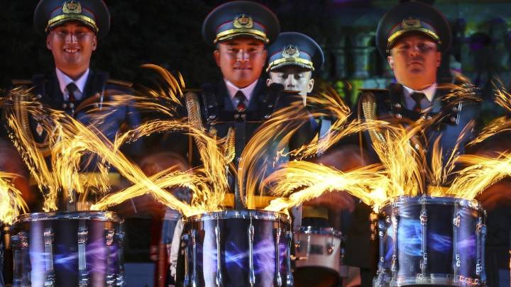 Huracanes, tambores y calabazas protagonizan las imágenes del día