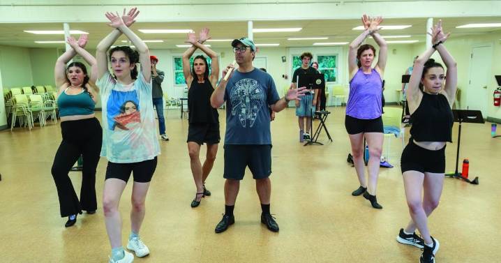 West Bay Community Theater brings razzle, dazzle to NK Saturday with ‘Chicago