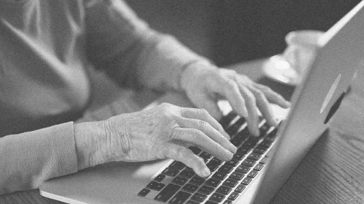 Older Americans like using AI, but trust issues remain, survey shows