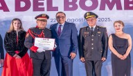 Toluca rinde homenaje a los bomberos en su día