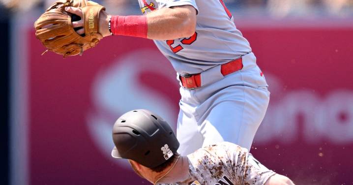 Late rally falls short as Cards drop series to Padres