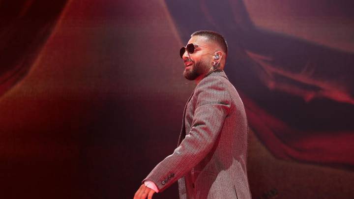 Maluma interrumpe su concierto para regañar a una madre por ir con su bebé: "No es un juguete"