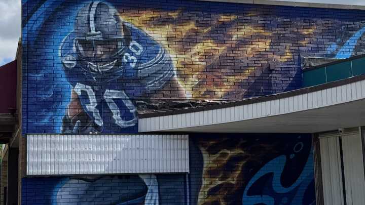 Allen Park mural celebrates former Lions fullback Cory Schlesinger. Where to see painting