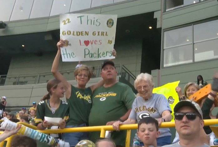 4 generations celebrate family matriarch at Packers Family Night