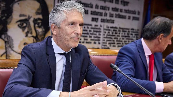 Marlaska acusa al PP de «fabricar una versión distorsionada de la realidad» en la crisis de los incendios