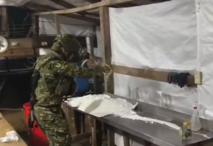 Tropas del Ejército desmantelaron un megalaboratorio de cocaína de las disidencias en el Cauca