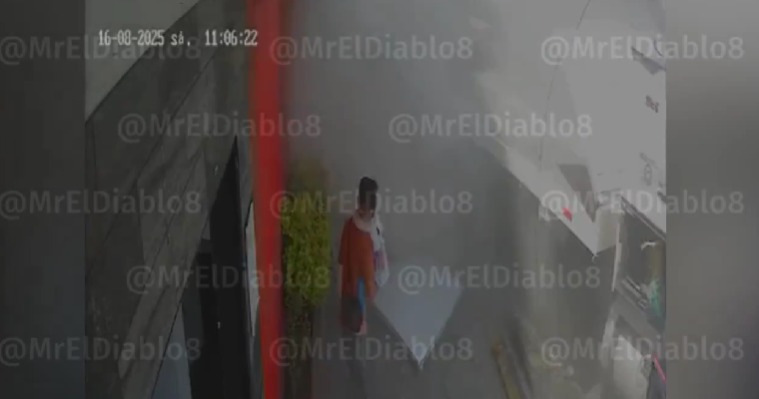 Pareja con menor en brazos se salva de ser impactados por tráiler tras accidente