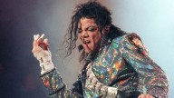 "No es físicamente posible hacerlo. Estaba engañando a la gravedad": neurocirujanos revelan la verdad detrás de paso en el que Michael Jackson lograba inclinarse 45 grados