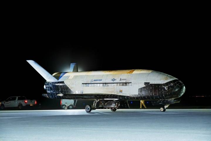 Secretive mini space shuttle set for Space Coast launch