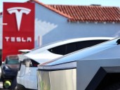 Majority of Canadians say EV sales mandate 'unrealistic,' survey says