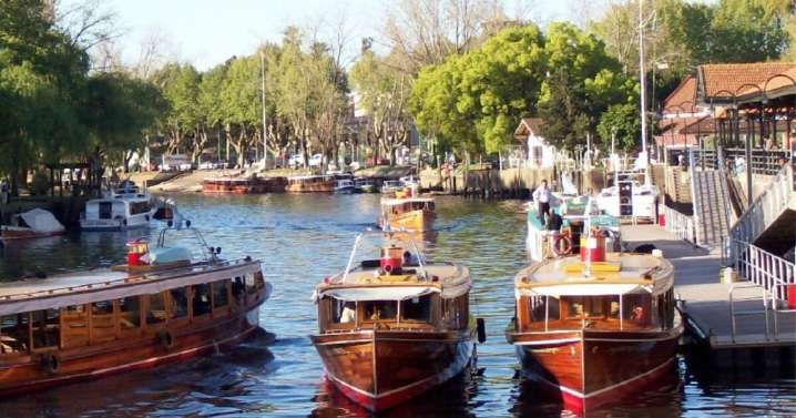 Se llega en pocos minutos en tren desde CABA y es una de las ciudades más lindas para visitar