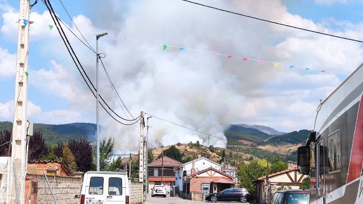 Un nuevo incendio de nivel 2 acecha al pueblo de Garaño