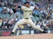 José Quintana se convierte en el primer colombiano con 1.800 ponches