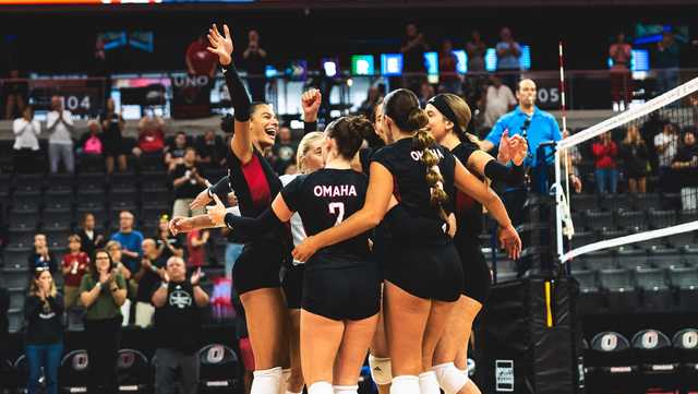 Omaha volleyball sweeps Milwaukee in 2