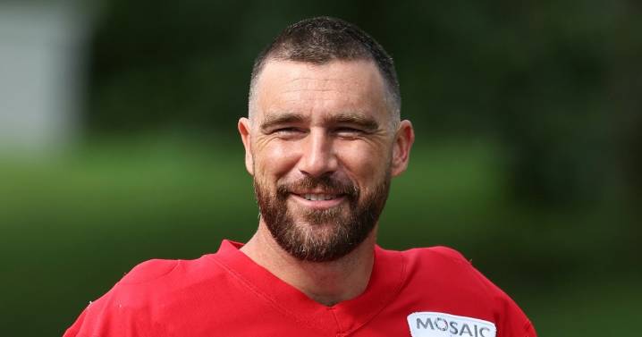 Travis Kelce Explains Why He Said He “Can’t Really Read That Well”