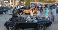 Los coches clásicos rugen en Port Adriano