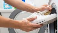 Ni 1 ni 3 meses: cada cuánto y cómo hay que lavar las zapatillas para que no se estropeen