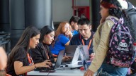 Un puente hacia el futuro: 50 empresas y 20 universidades se unen por el primer empleo en el Festival de Oportunidades de Medellín