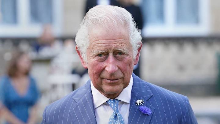 King Charles issues warning to Sandringham home visitors as professionals step in