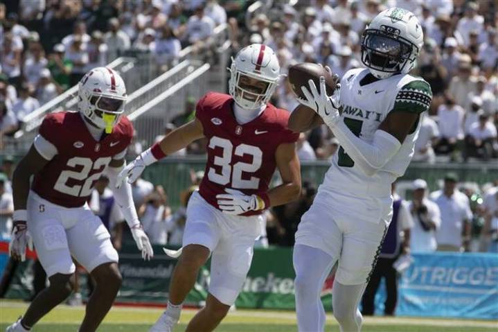 Hawaii rallies to beat Stanford with walk