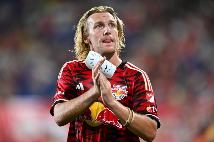 Deadspin | Red Bulls host Crew, have sights set on extending playoff streak