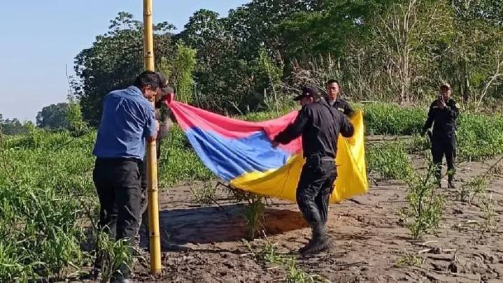 Cancillería sobre bandera colombiana izada en Santa Rosa de Loreto: "Distrae los esfuerzos de cooperación"