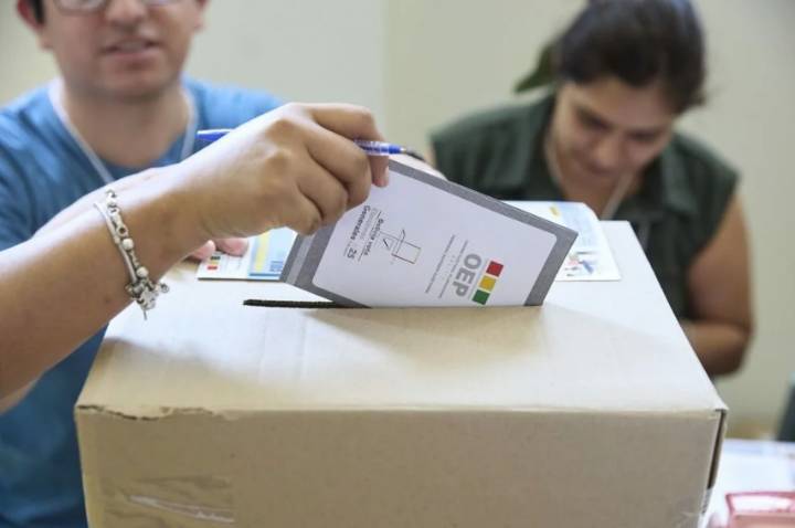 Mesas electorales cierran tras horas de votación en Bolivia