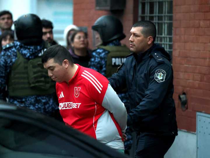 Dónde pasarán la noche los hinchas chilenos detenidos por la barbarie en Independiente vs Universidad de Chile por la Copa Sudamericana