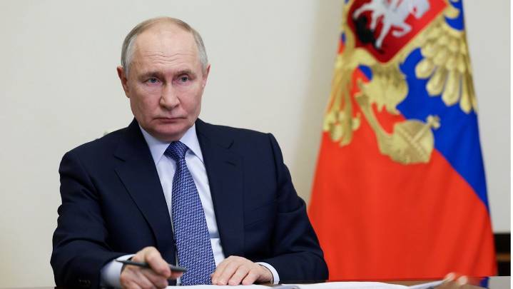 Russia, Ukraine stick to demands before Putin