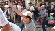 Candidato Andrónico Rodríguez es Apedreado y Abucheado Tras votar en Bastión de Evo Morales