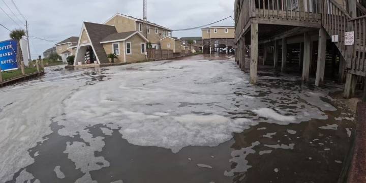 New Moon enhancing Hurricane Erin's tidal flooding impacts