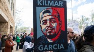 Kilmar Ábrego García, migrante deportado por error a El Salvador, fue puesto en libertad en Tennessee