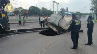 Socavón de más de 4 metros interrumpe carriles centrales de Calzada Ignacio Zaragoza